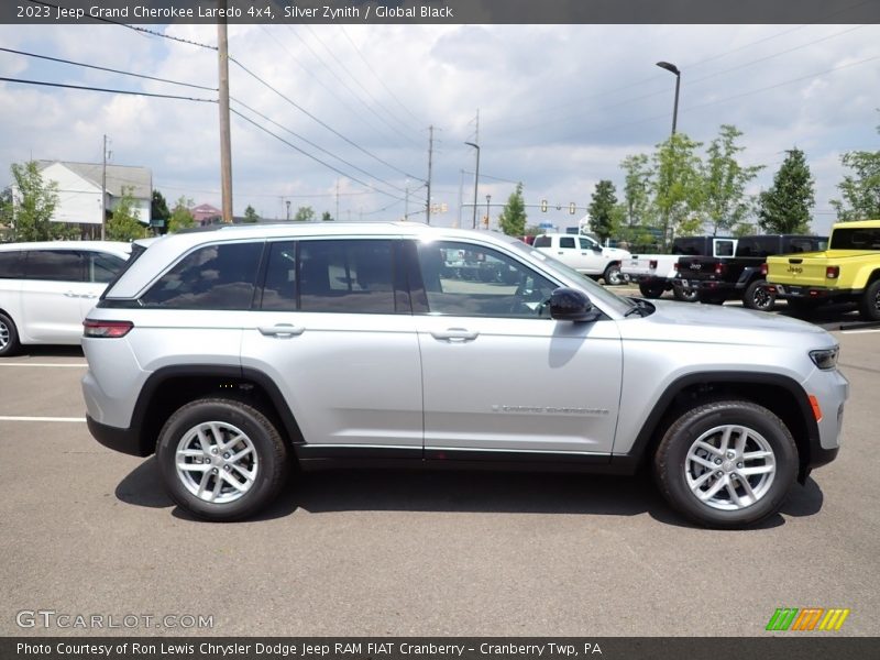 Silver Zynith / Global Black 2023 Jeep Grand Cherokee Laredo 4x4