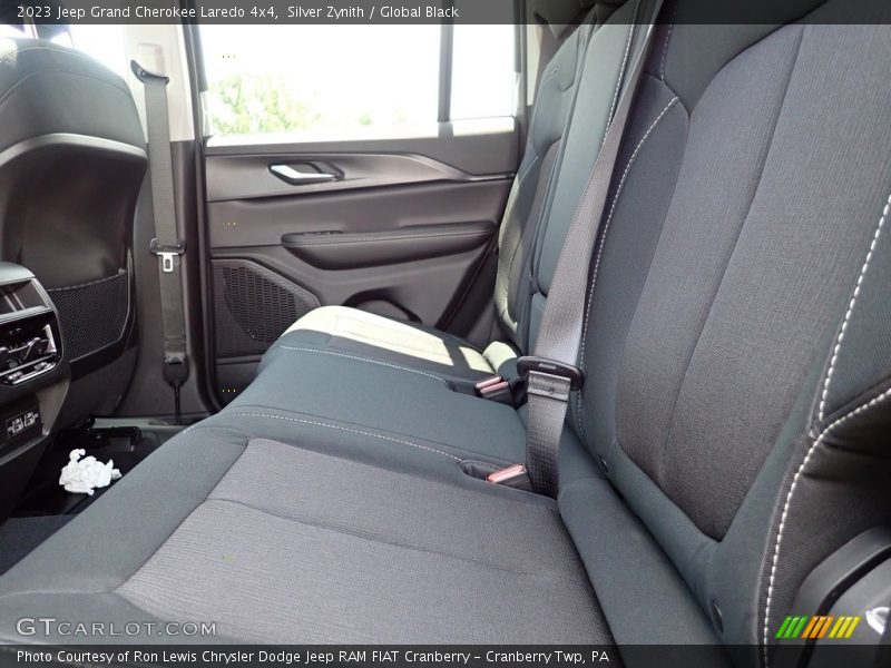 Silver Zynith / Global Black 2023 Jeep Grand Cherokee Laredo 4x4