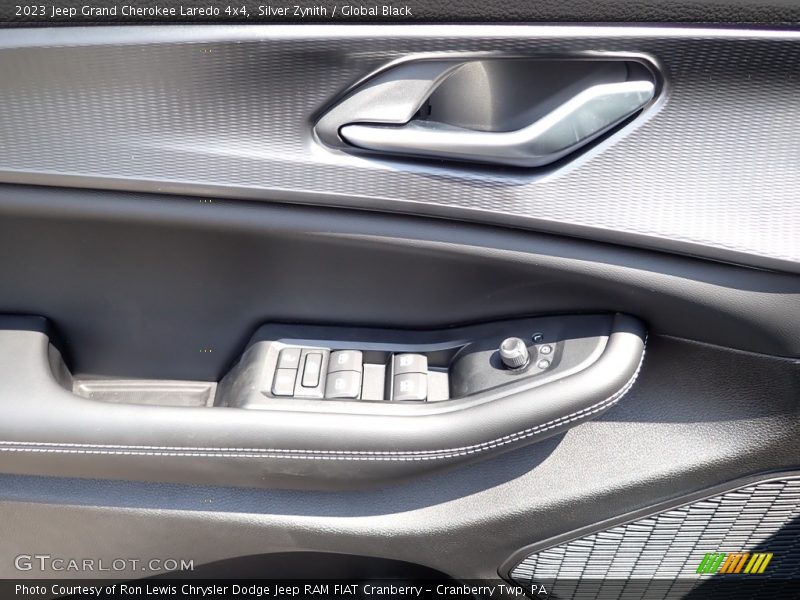 Silver Zynith / Global Black 2023 Jeep Grand Cherokee Laredo 4x4