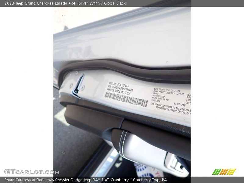 Silver Zynith / Global Black 2023 Jeep Grand Cherokee Laredo 4x4