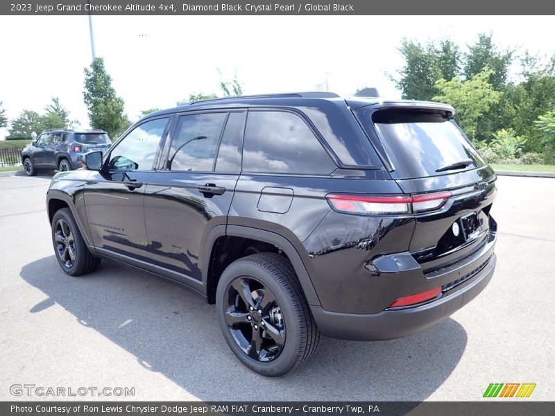 Diamond Black Crystal Pearl / Global Black 2023 Jeep Grand Cherokee Altitude 4x4