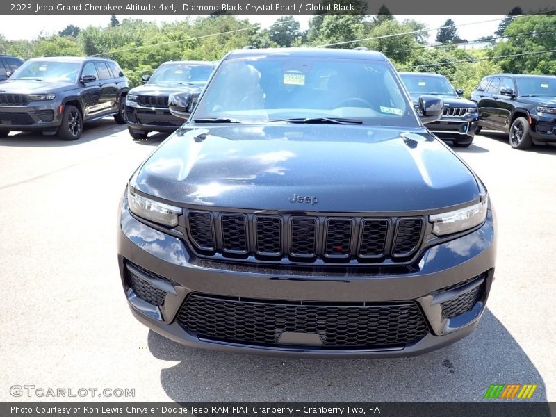 Diamond Black Crystal Pearl / Global Black 2023 Jeep Grand Cherokee Altitude 4x4
