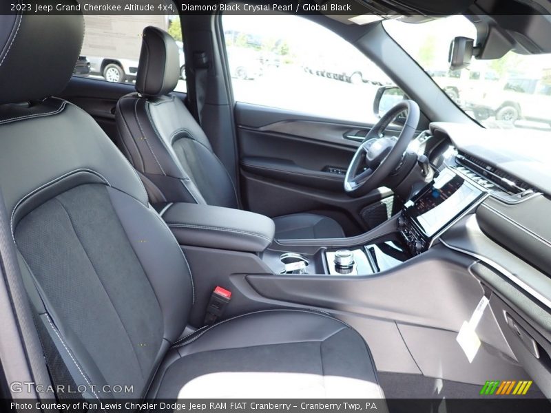Diamond Black Crystal Pearl / Global Black 2023 Jeep Grand Cherokee Altitude 4x4