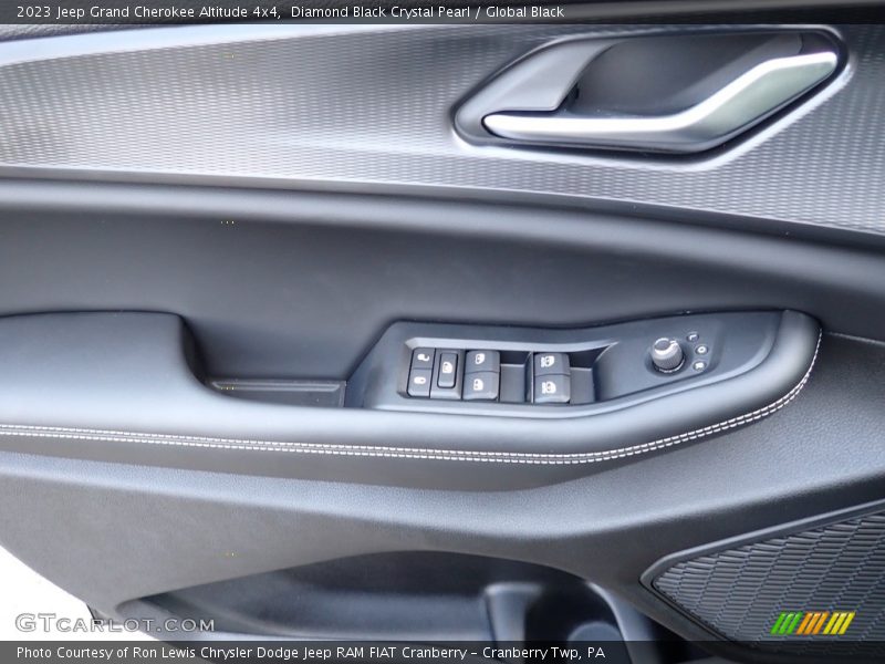 Diamond Black Crystal Pearl / Global Black 2023 Jeep Grand Cherokee Altitude 4x4