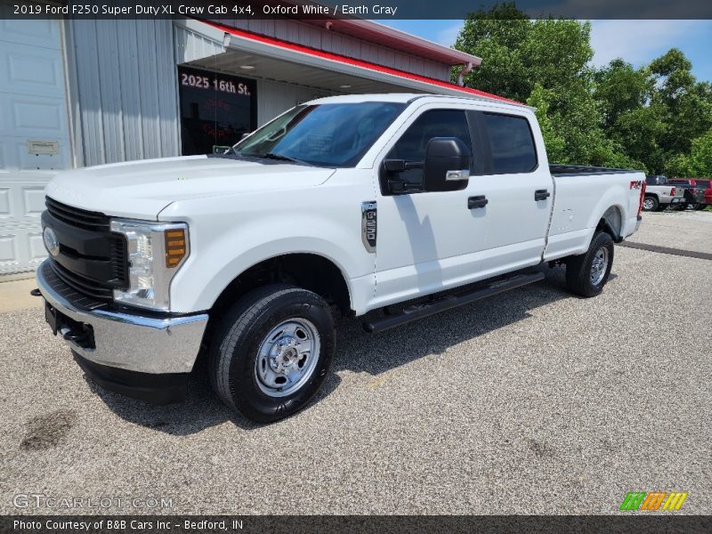 Oxford White / Earth Gray 2019 Ford F250 Super Duty XL Crew Cab 4x4