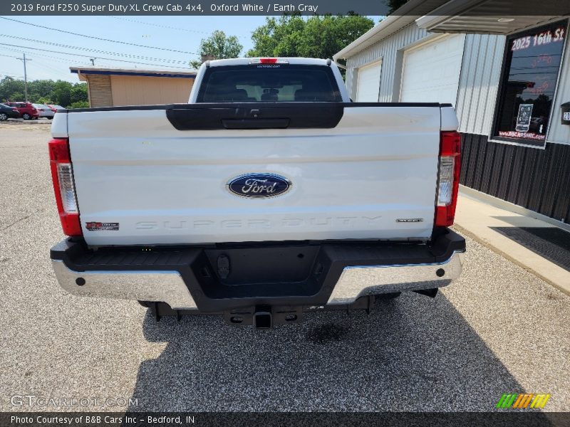 Oxford White / Earth Gray 2019 Ford F250 Super Duty XL Crew Cab 4x4