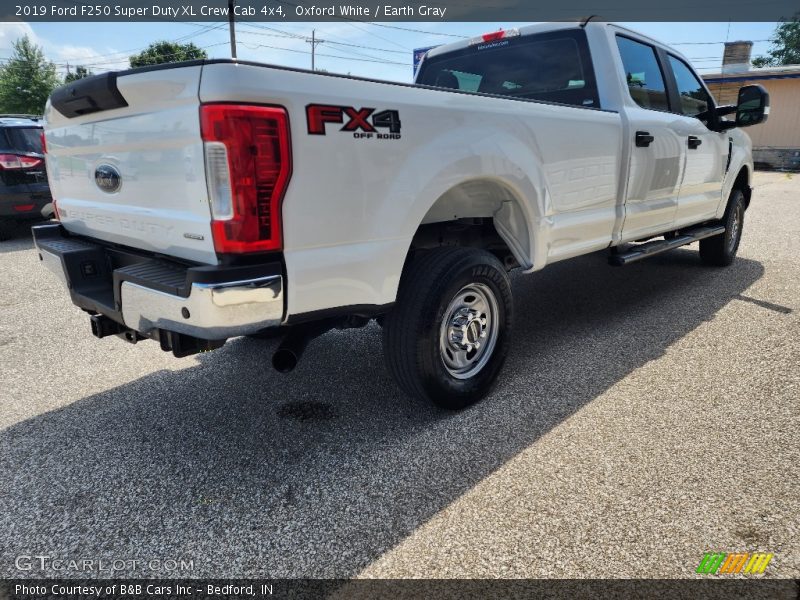 Oxford White / Earth Gray 2019 Ford F250 Super Duty XL Crew Cab 4x4