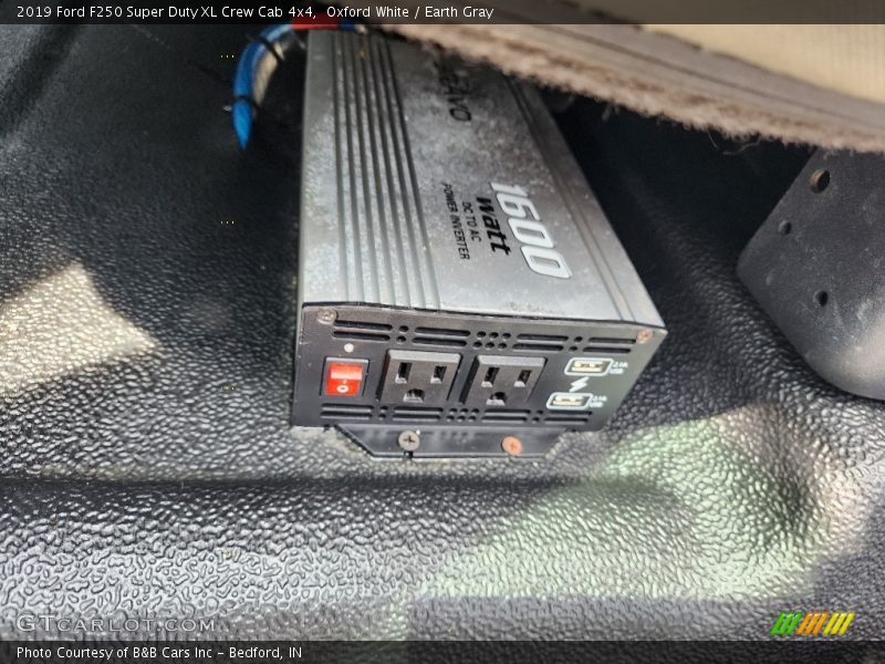 Oxford White / Earth Gray 2019 Ford F250 Super Duty XL Crew Cab 4x4