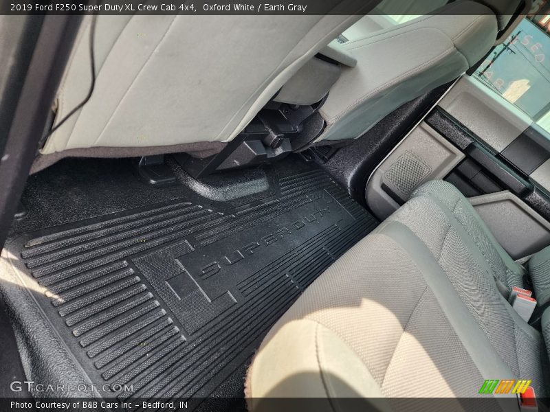 Oxford White / Earth Gray 2019 Ford F250 Super Duty XL Crew Cab 4x4