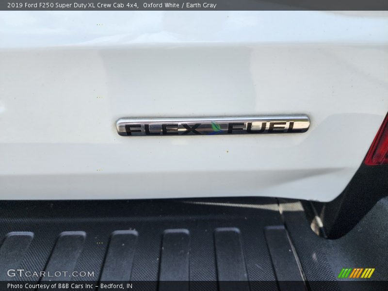 Oxford White / Earth Gray 2019 Ford F250 Super Duty XL Crew Cab 4x4