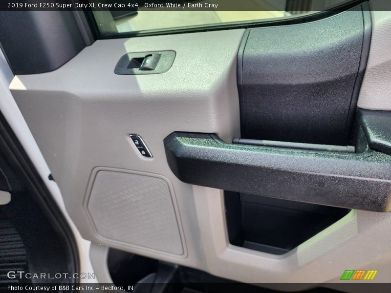 Oxford White / Earth Gray 2019 Ford F250 Super Duty XL Crew Cab 4x4