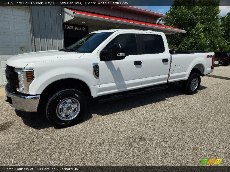 Oxford White / Earth Gray 2019 Ford F250 Super Duty XL Crew Cab 4x4