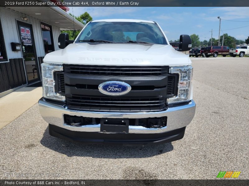 Oxford White / Earth Gray 2019 Ford F250 Super Duty XL Crew Cab 4x4