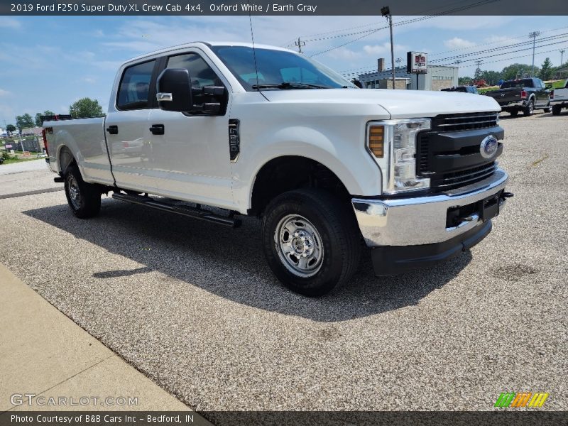 Oxford White / Earth Gray 2019 Ford F250 Super Duty XL Crew Cab 4x4