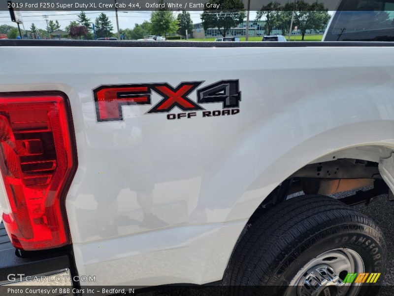 Oxford White / Earth Gray 2019 Ford F250 Super Duty XL Crew Cab 4x4