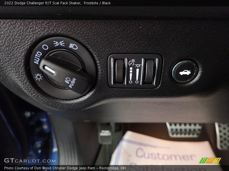 Frostbite / Black 2022 Dodge Challenger R/T Scat Pack Shaker