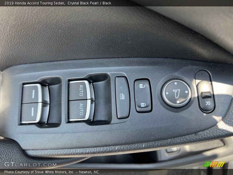 Controls of 2019 Accord Touring Sedan