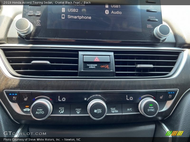 Controls of 2019 Accord Touring Sedan
