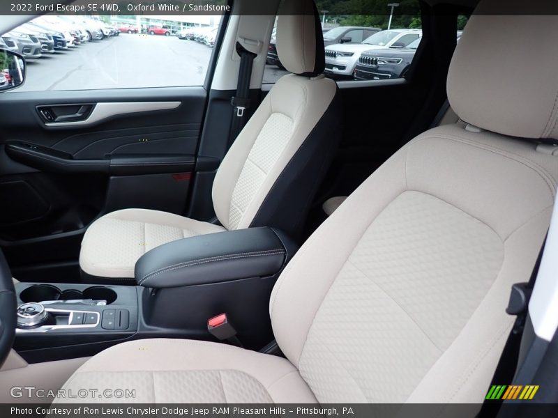 Oxford White / Sandstone 2022 Ford Escape SE 4WD