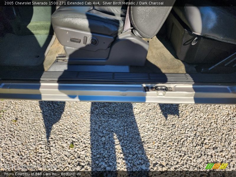 Silver Birch Metallic / Dark Charcoal 2005 Chevrolet Silverado 1500 Z71 Extended Cab 4x4