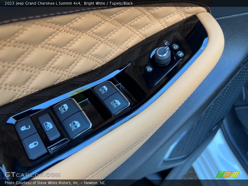 Door Panel of 2023 Grand Cherokee L Summit 4x4