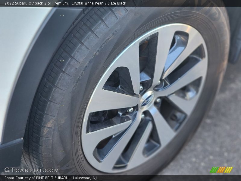 Crystal White Pearl / Slate Black 2022 Subaru Outback 2.5i Premium