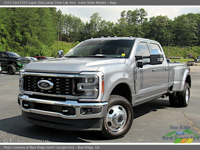 Front 3/4 View of 2023 F350 Super Duty Lariat Crew Cab 4x4