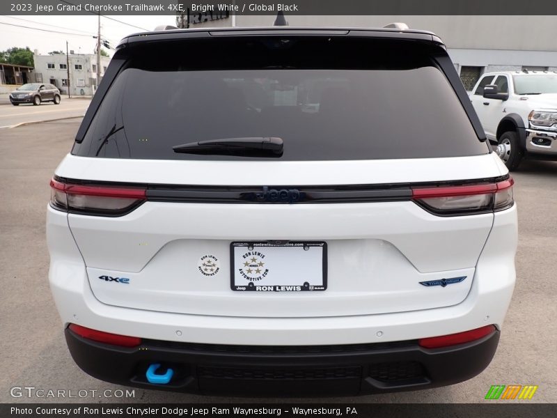 Bright White / Global Black 2023 Jeep Grand Cherokee Trailhawk 4XE