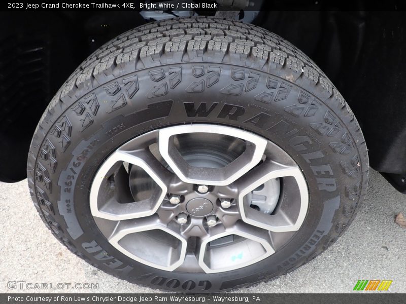 Bright White / Global Black 2023 Jeep Grand Cherokee Trailhawk 4XE