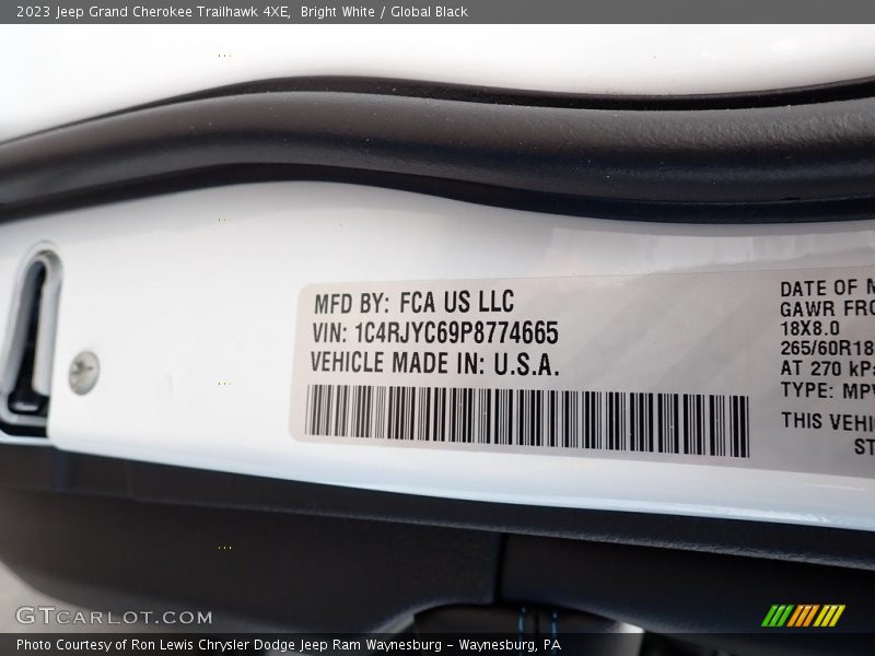 Bright White / Global Black 2023 Jeep Grand Cherokee Trailhawk 4XE