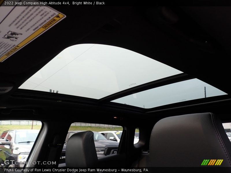 Bright White / Black 2022 Jeep Compass High Altitude 4x4