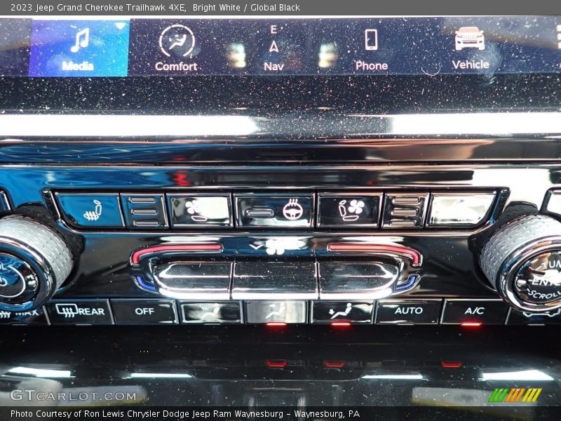 Bright White / Global Black 2023 Jeep Grand Cherokee Trailhawk 4XE