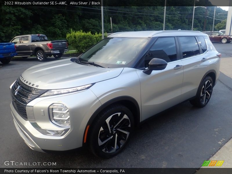 Front 3/4 View of 2022 Outlander SE S-AWC