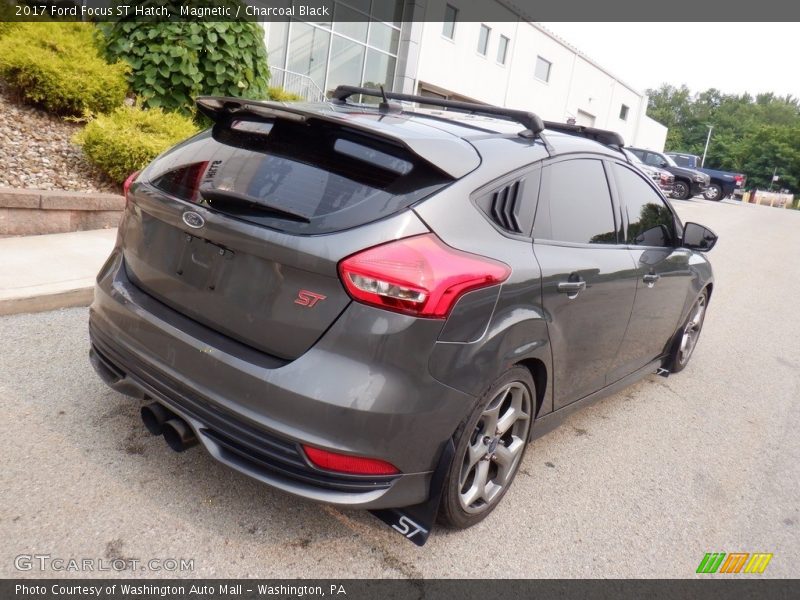 Magnetic / Charcoal Black 2017 Ford Focus ST Hatch