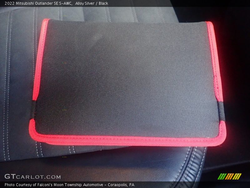 Alloy Silver / Black 2022 Mitsubishi Outlander SE S-AWC