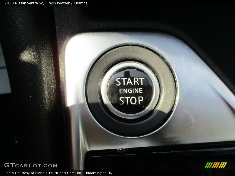 Fresh Powder / Charcoal 2020 Nissan Sentra SV