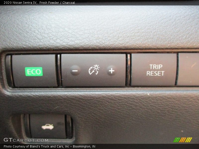 Fresh Powder / Charcoal 2020 Nissan Sentra SV