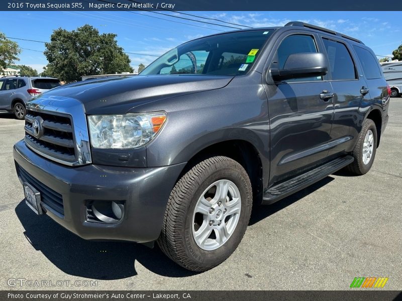 Front 3/4 View of 2016 Sequoia SR5