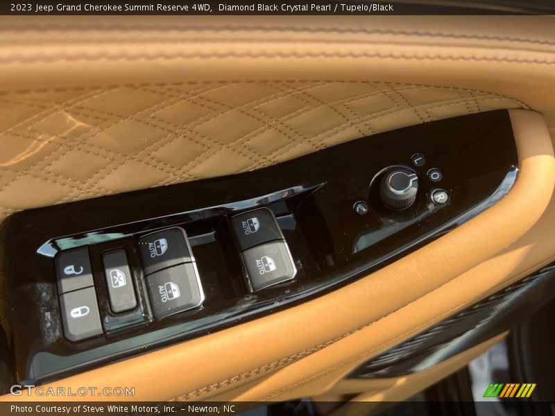 Door Panel of 2023 Grand Cherokee Summit Reserve 4WD