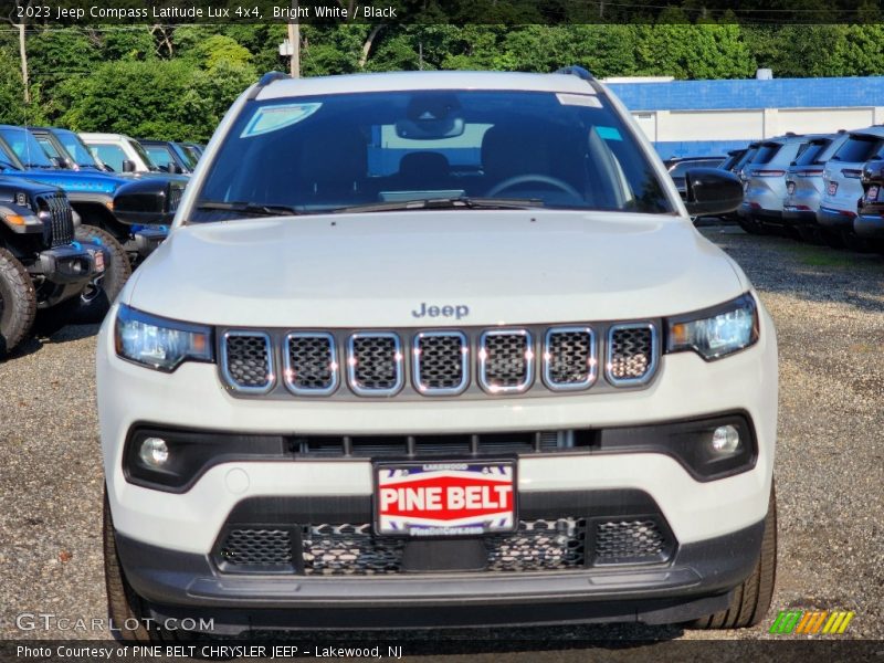 Bright White / Black 2023 Jeep Compass Latitude Lux 4x4