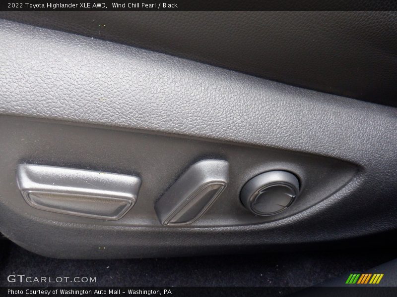 Wind Chill Pearl / Black 2022 Toyota Highlander XLE AWD