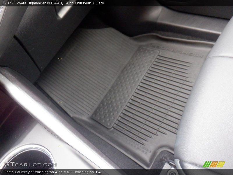 Wind Chill Pearl / Black 2022 Toyota Highlander XLE AWD