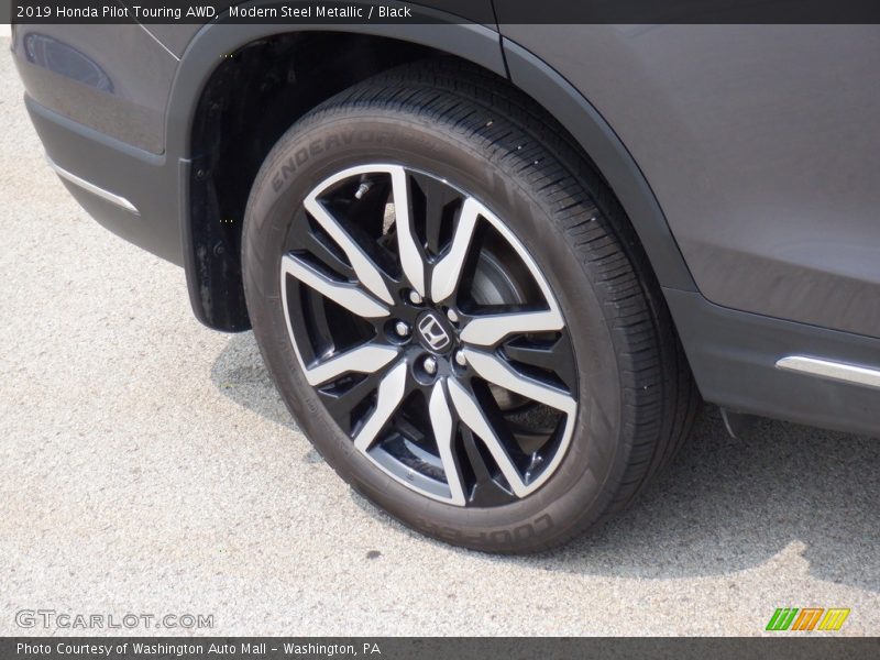 Modern Steel Metallic / Black 2019 Honda Pilot Touring AWD