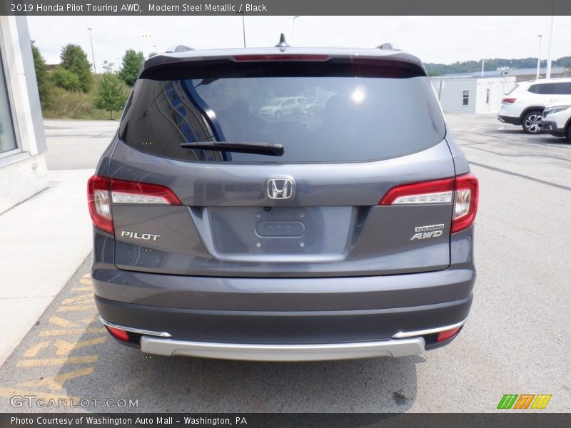 Modern Steel Metallic / Black 2019 Honda Pilot Touring AWD
