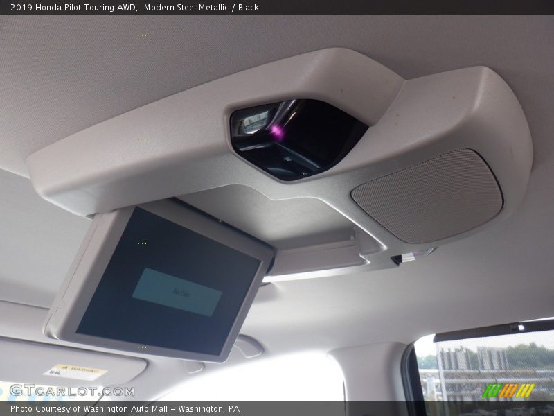 Modern Steel Metallic / Black 2019 Honda Pilot Touring AWD