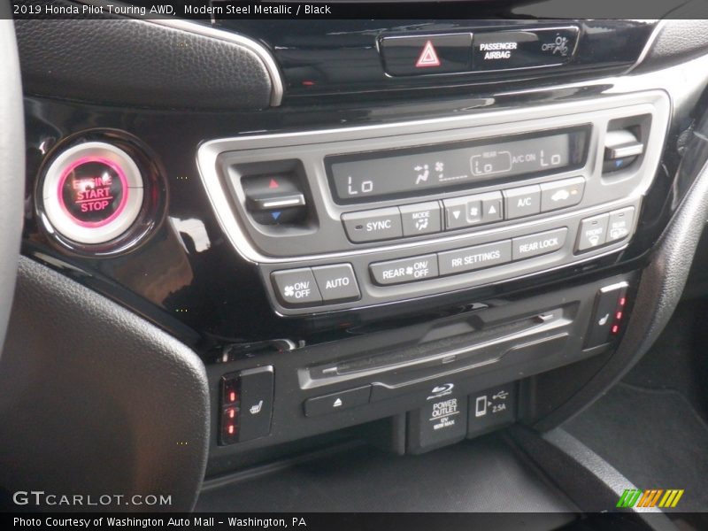 Modern Steel Metallic / Black 2019 Honda Pilot Touring AWD