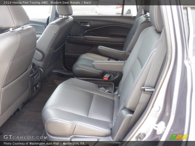 Modern Steel Metallic / Black 2019 Honda Pilot Touring AWD