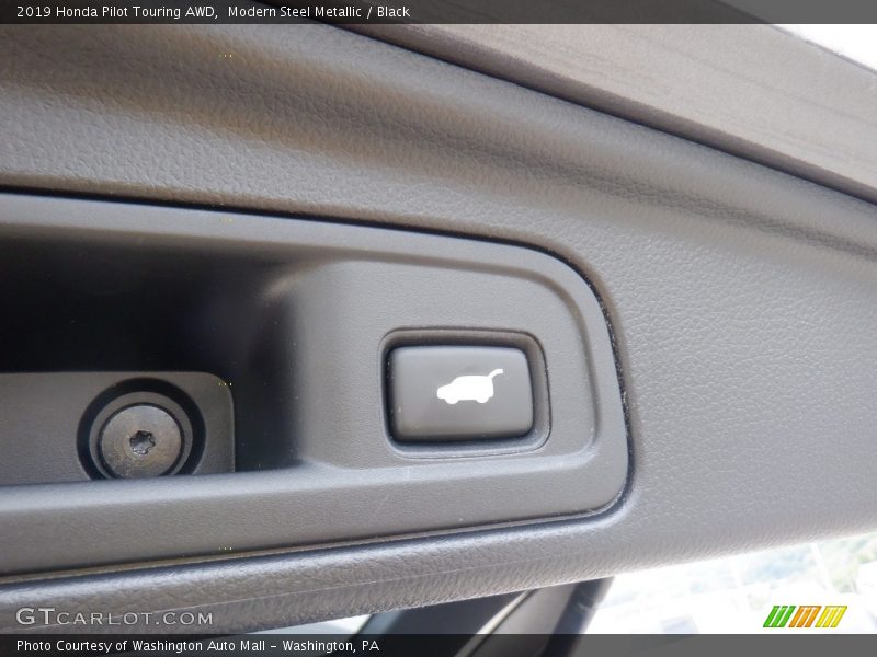Modern Steel Metallic / Black 2019 Honda Pilot Touring AWD