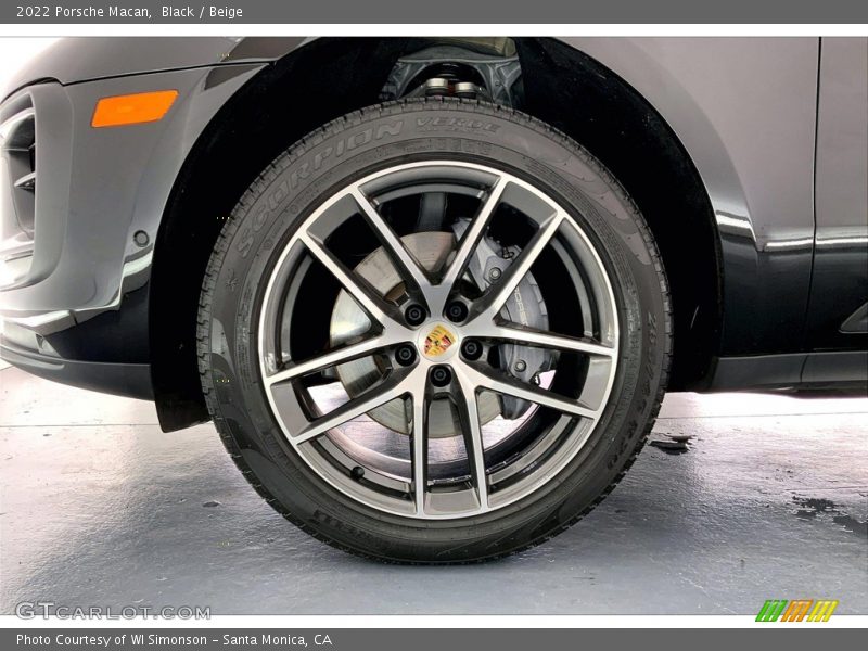 Black / Beige 2022 Porsche Macan