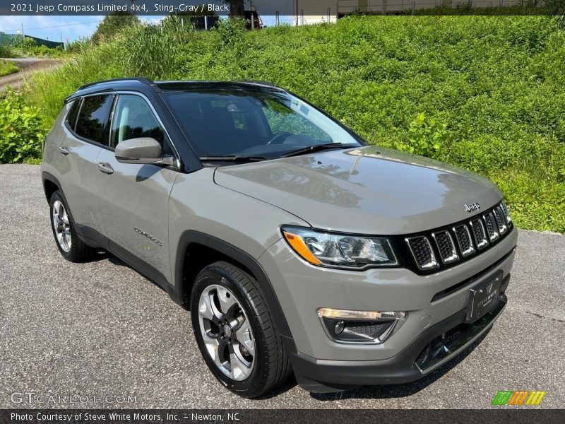Front 3/4 View of 2021 Compass Limited 4x4